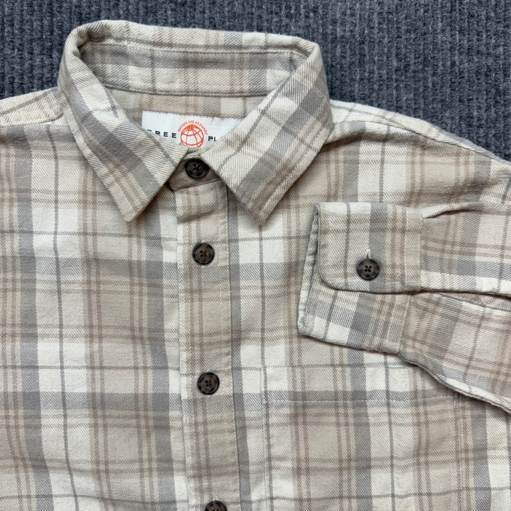 Free Planet Cropped Flannel Shirt Womens Small Tan Plaid Long Sleeve Button Up